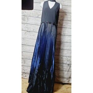 green emerald velvet dress SUNSET DREAMING OMBRE MAXI DRESS – AKIRA main image 0
